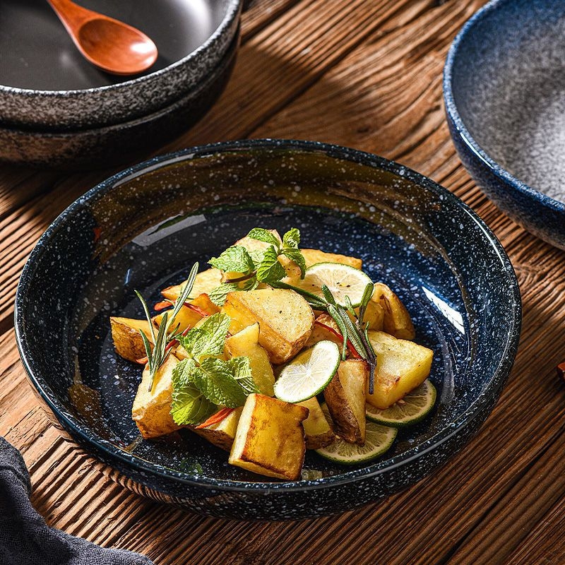 Japanski stil porculanski okrugli tanjur za restorane, hotele i kućnu uporabu, s podgalazurnom završnom obradom