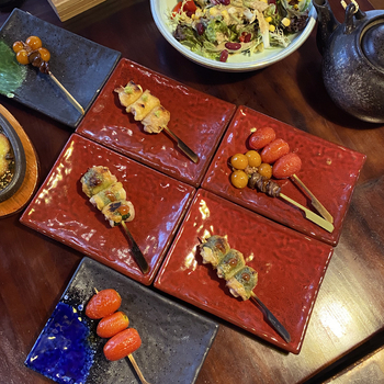 Porcelanski kvadratni tanjur za sushi i sashimi, kompatibilan s mikrovalnom pećnicom, glazirana površina, višenamjenski tanjur
