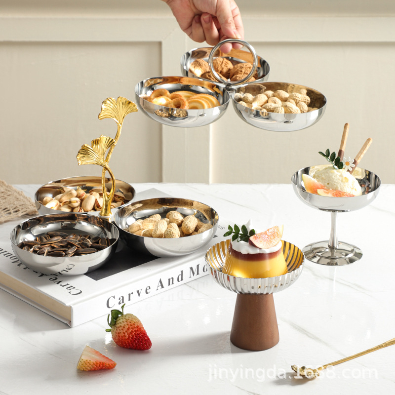 Roostevabast terasest magustoidukausid hotellilauale, peegelpolijst viimistlus, kerge luksus stiil