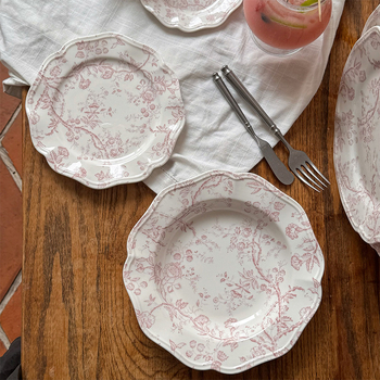 Porcelán étkészlet virágos csipkés szélekkel, pohárral és alátéttel, desszert- és tortatányérok, retro francia vintázs stílusban; mikrosütőben használható; logó testreszabás lehetséges