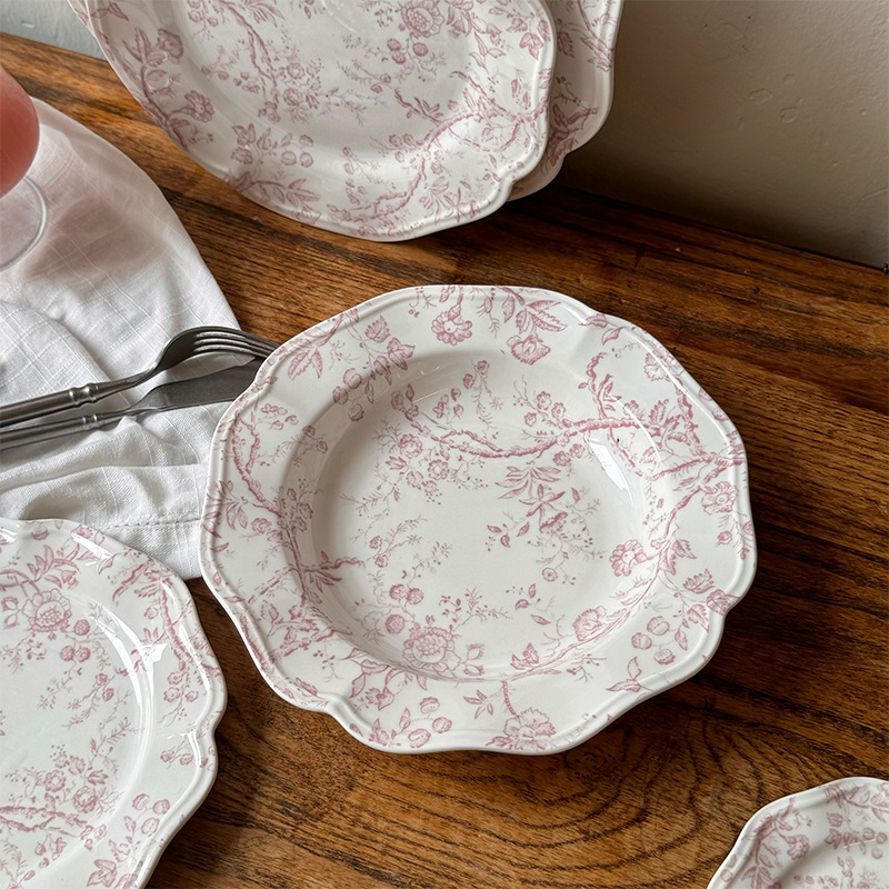 Porcelán étkészlet virágos csipkés szélekkel, pohárral és alátéttel, desszert- és tortatányérok, retro francia vintázs stílusban; mikrosütőben használható; logó testreszabás lehetséges