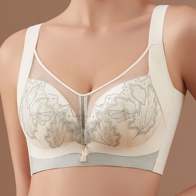 Sutien dantelat cu căptușeală modală (90–95%), cupă completă, cupe modelate subțiri, respirabil, bretele fixe, închidere din spate cu cinci rânduri de cârlige