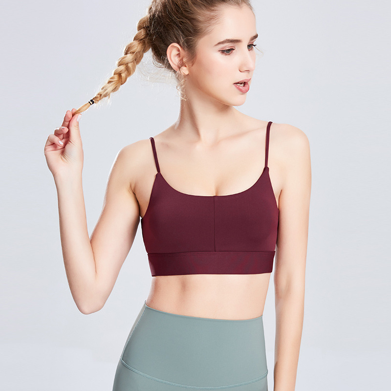Спортен сутиен с 3/4 чашка, U-образен дизайн, фиксирани двойни презрамки, лъскаво покритие, основна материя: полиестер 75%, подплата: спандекс 25%, подходящ за бягане, фитнес и планински спорт