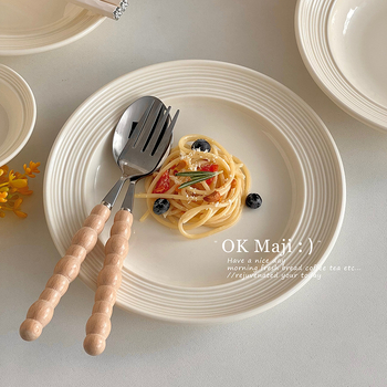 Keramički set tanjura, kružni oblik, moderni minimalistički stil, pogodan za mikrovalnu pećnicu