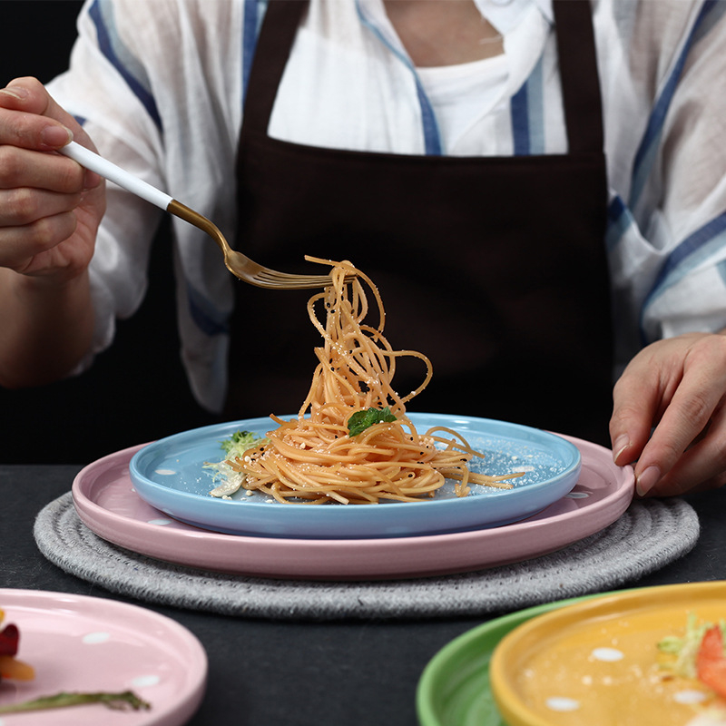 Farfurie rotundă de porțelan, finisaj sub glazură, compatibilă cu microunde, logo imprimat