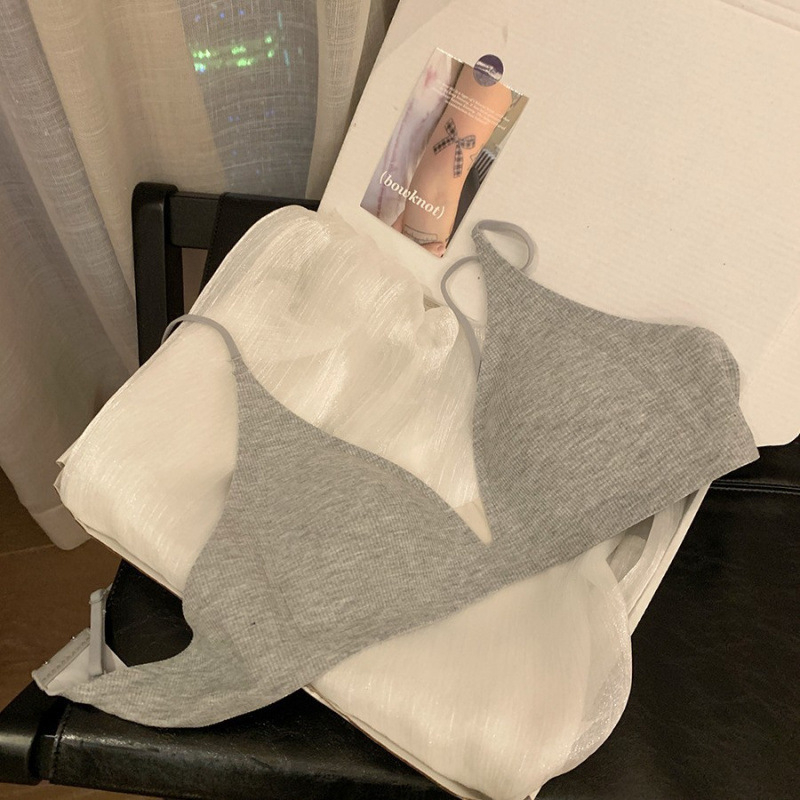 Sutien fără cusături, cupă triunghiulară, respirabil, plăcut la atingere, spate frumos