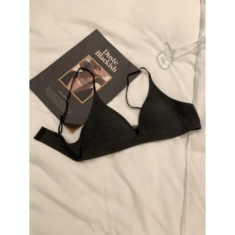 Sutien fără cusături, cupă triunghiulară, respirabil, plăcut la atingere, spate frumos