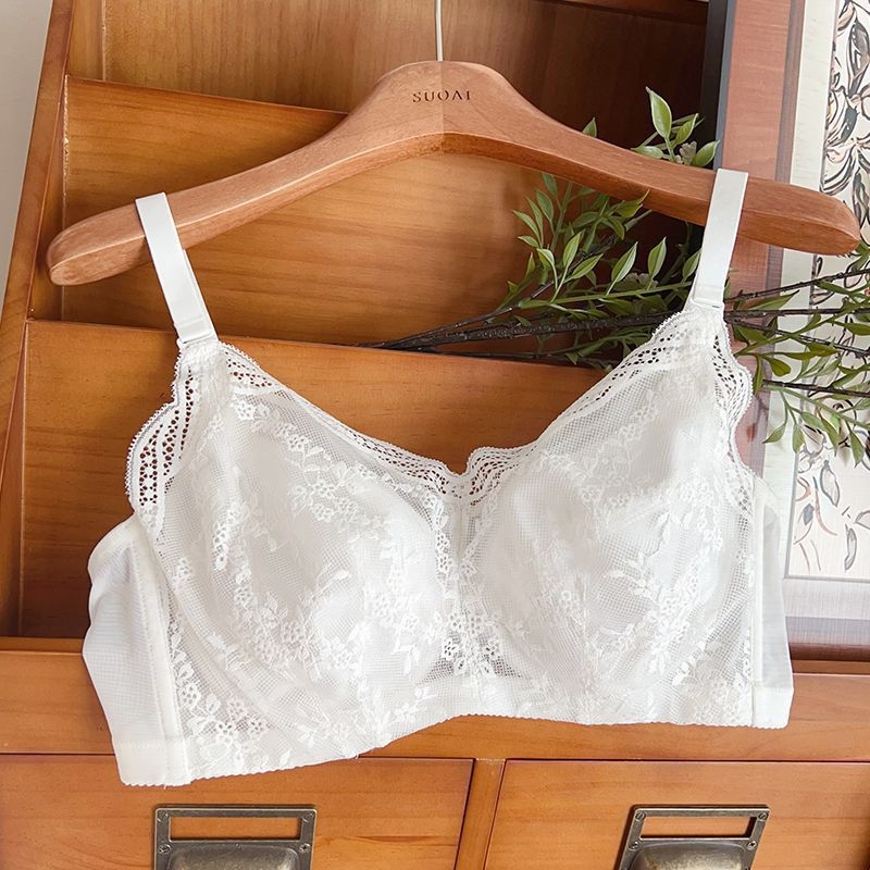 Sutien din dantelă cu bretele detașabile duble, cupe subțiri, spate frumos, închidere pe spate cu un singur rând de cârlige