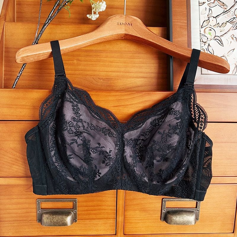 Sutien din dantelă cu bretele detașabile duble, cupe subțiri, spate frumos, închidere pe spate cu un singur rând de cârlige