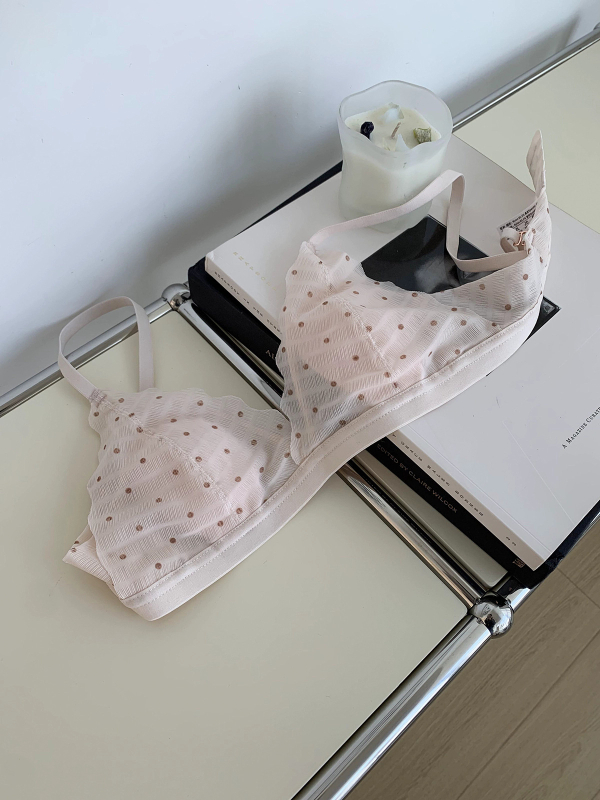  Sutien fara arc, cupe 3/4 preformate subtiri, din nailon cu căptușeală din spandex, închidere laterală, catarame pe spate în două rânduri