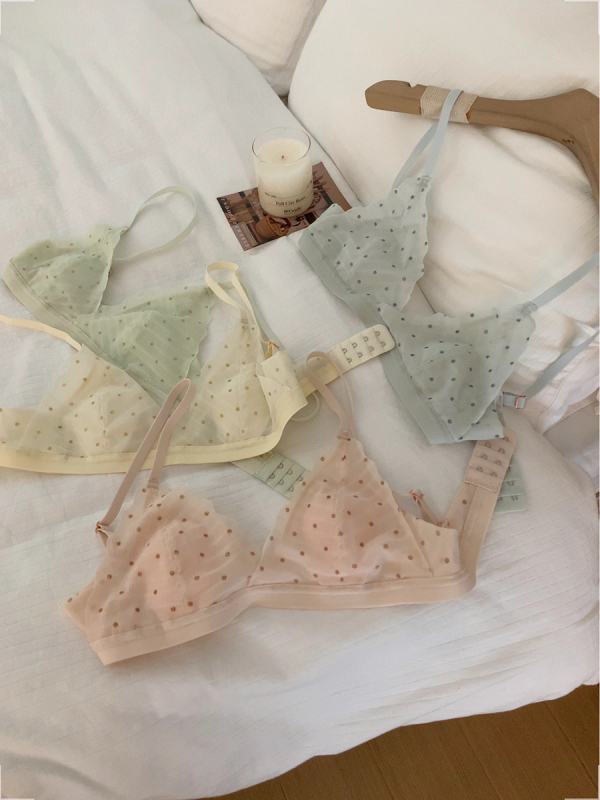  Sutien fara arc, cupe 3/4 preformate subtiri, din nailon cu căptușeală din spandex, închidere laterală, catarame pe spate în două rânduri