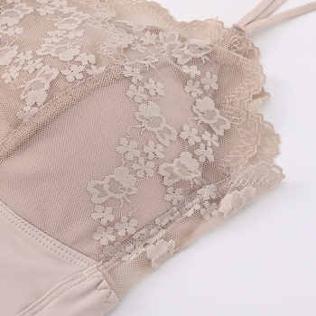 Sutien din nylon fără bretele, cu spate dantelat, cupe triunghi, cupe subțiri formate, susținere și confort