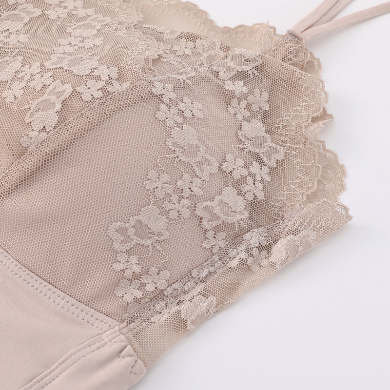 Sutien din nylon fără bretele, cu spate dantelat, cupe triunghi, cupe subțiri formate, susținere și confort