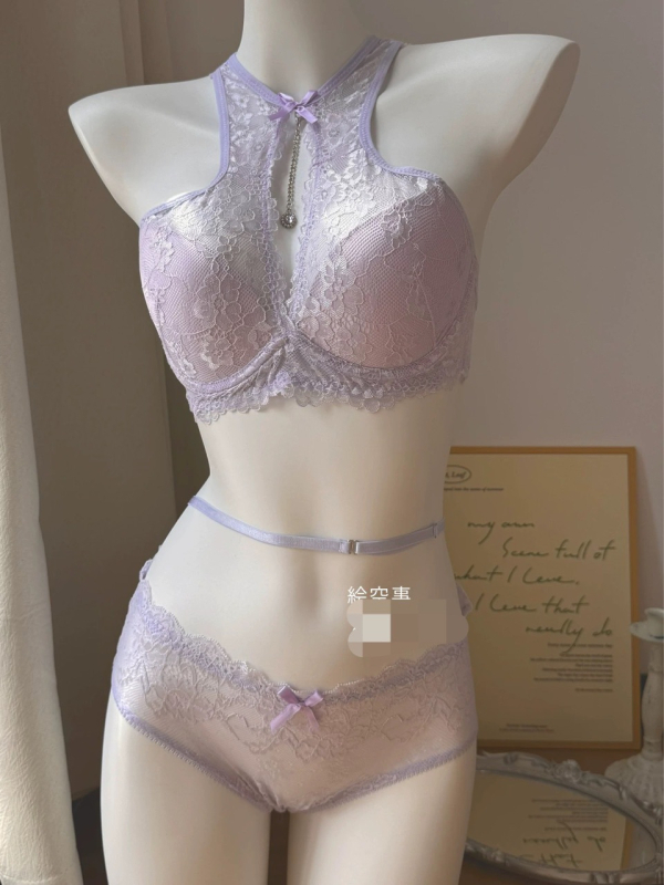 Σετ σουτιέν δαντέλας με λαιμόhalter, σταθεροί διπλοί ιμάντες, πίσω κούμπωμα με διπλή σειρά αγκράφες, όμορφο πίσω