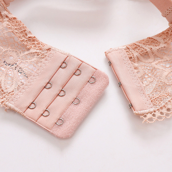 Čipkasti grudnjak s košarom 1/2, odvojive dvostruke naramenice, stražnje kopčanje s tri reda, prozračan, bočna potpora, poliester 80–90%