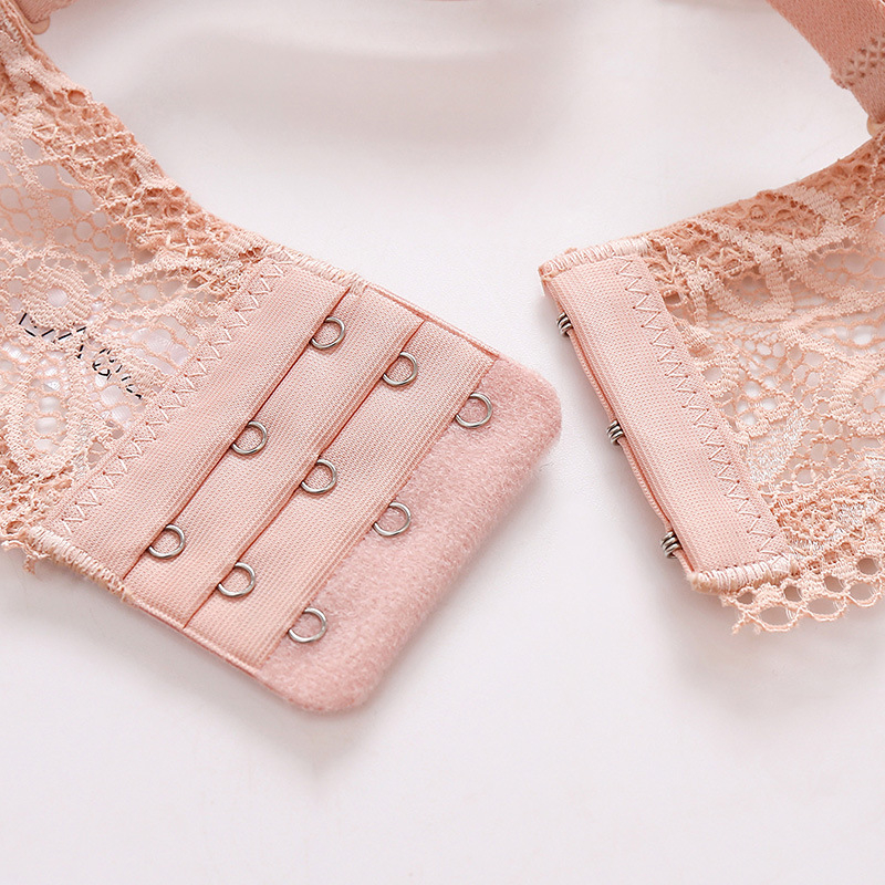 Čipkasti grudnjak s košarom 1/2, odvojive dvostruke naramenice, stražnje kopčanje s tri reda, prozračan, bočna potpora, poliester 80–90%