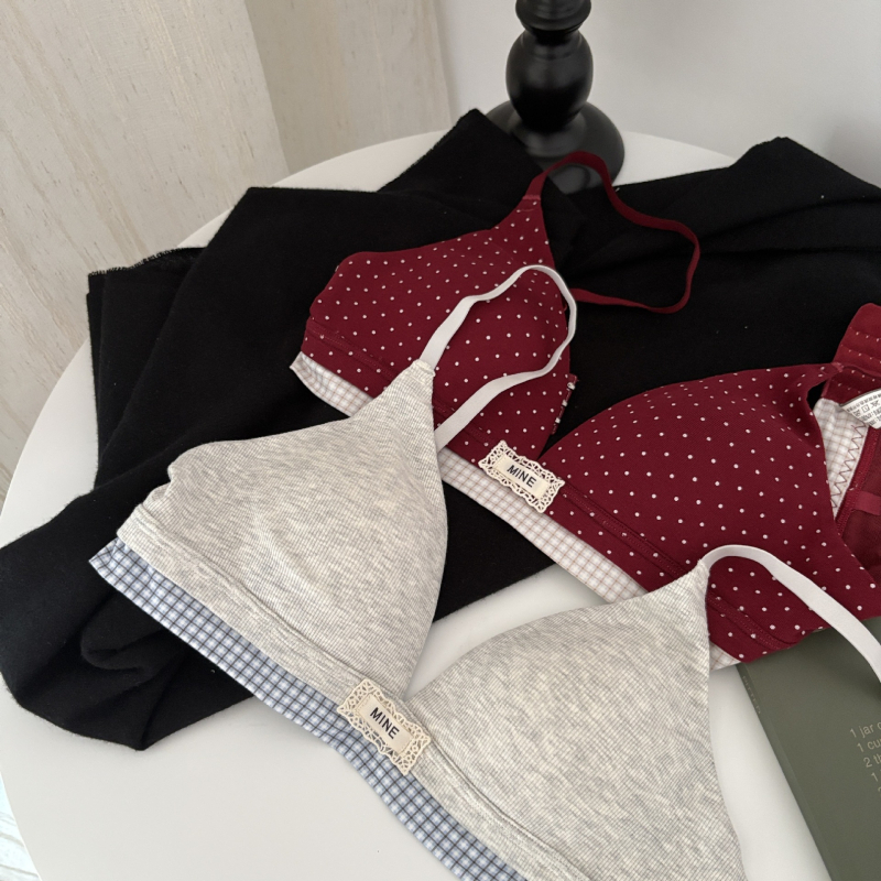 Sutien cu cupă triunghiulară, stil balet, modal (fibră de celuloză regenerată), respirabil și confortabil, căptușeală poliester 95–100%, pentru fete peste 15 ani