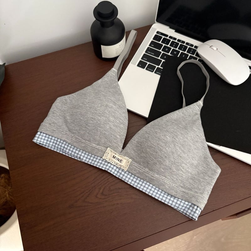 Sutien cu cupă triunghiulară, stil balet, modal (fibră de celuloză regenerată), respirabil și confortabil, căptușeală poliester 95–100%, pentru fete peste 15 ani