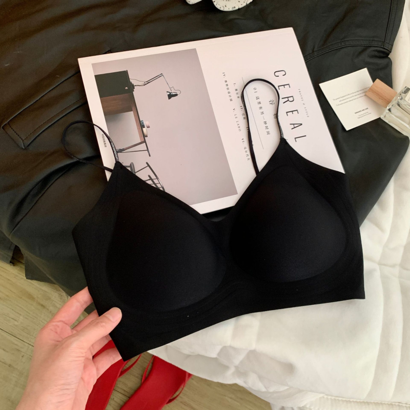 Sutien din nylon, cupe modelate ultra-subțiri, bretele fixe duble, design respirabil, spate neted