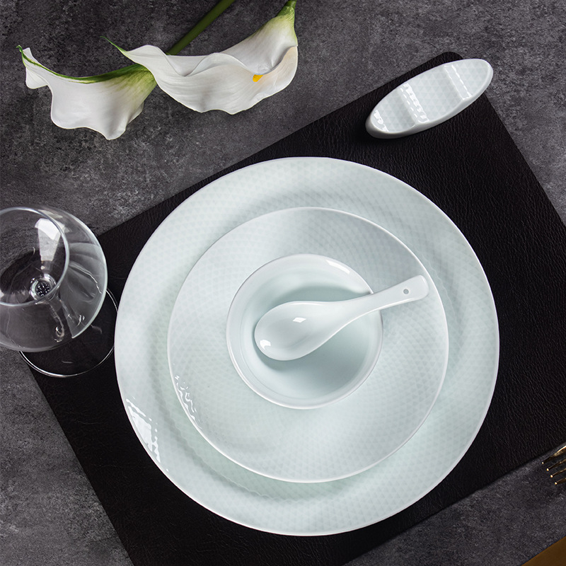 Portselanist hotellilaua serveerimiskomplekt, underglaze color, triibuline muster, 9-osaline komplekt