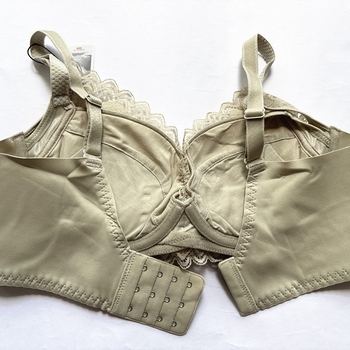 Sutien din dantelă cu underwire, cupă 3/4, cupă medie, dantelă, închidere la spate cu patru rânduri de cârlige