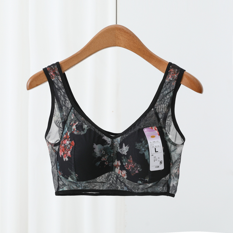 Sutien cu plasă și efect de susținere, material principal nylon, căptușeală din bumbac, cupe din burete, bretele fixe duble, închidere fără cârlig