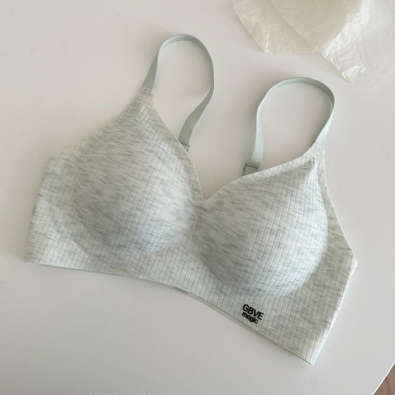 Sportski grudnjak bez metalnih prstena, prozračni najlon, košarica 3/4, podstava od spandeksa, minimalistički sportski stil