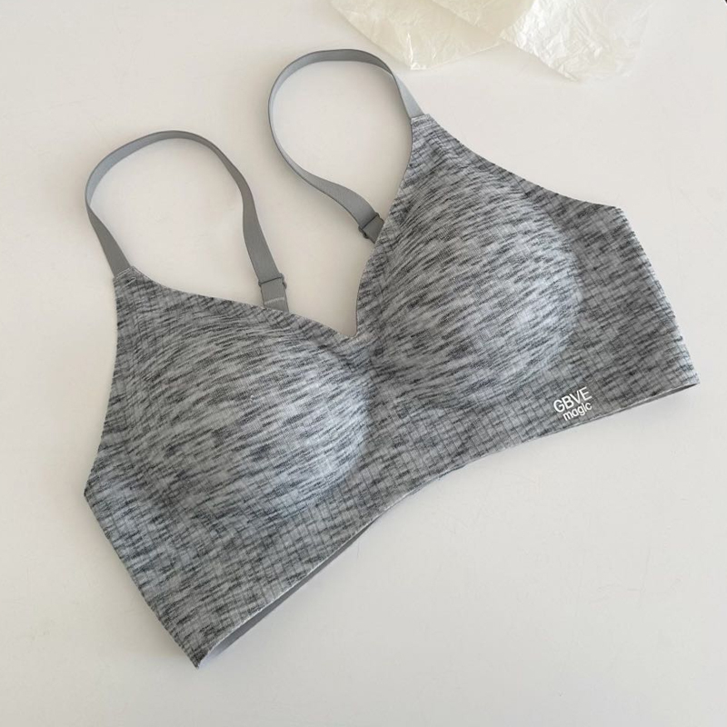 Sportski grudnjak bez metalnih prstena, prozračni najlon, košarica 3/4, podstava od spandeksa, minimalistički sportski stil