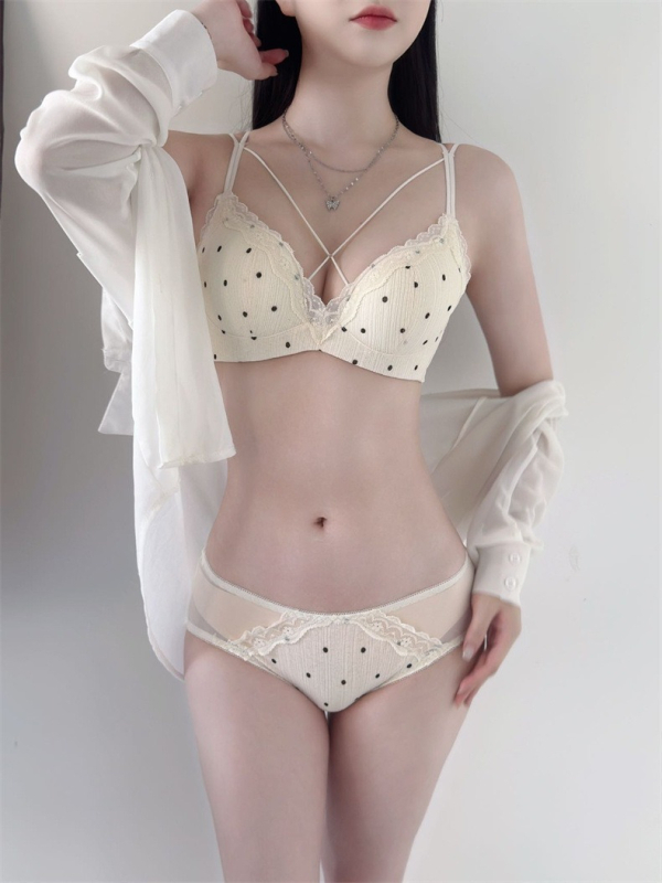 Push-Up bežični set grudnjaka s točkicama, 3/4 cup, glavni materijal najlon; podstava spandex 30–50%; bez žice; stražnje dvostruko kopčanje; prozračan