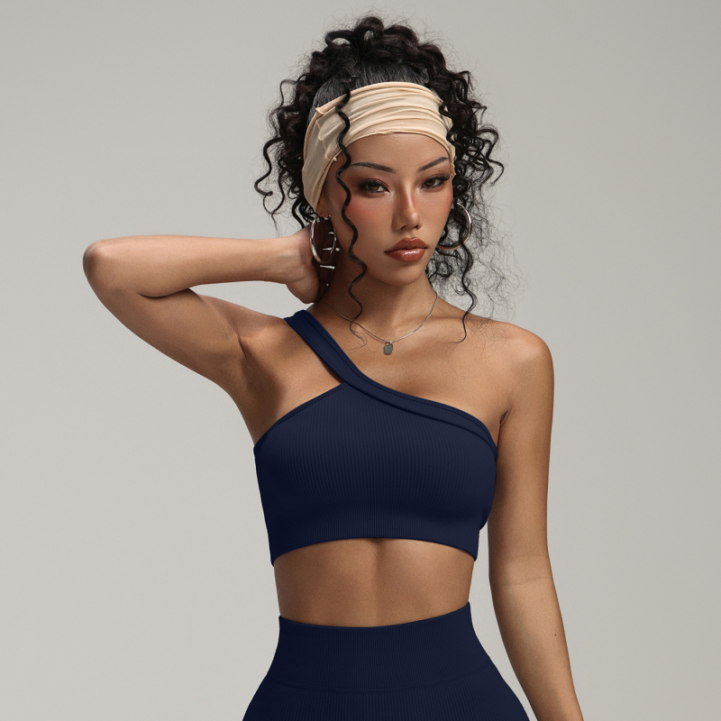 Moterų jogos viršus vienam pečiui, halterio kaklo, 3/4 puodeliai, šoninis sagtis, medžiaga: nailonas 90% + spandeksas 10%.