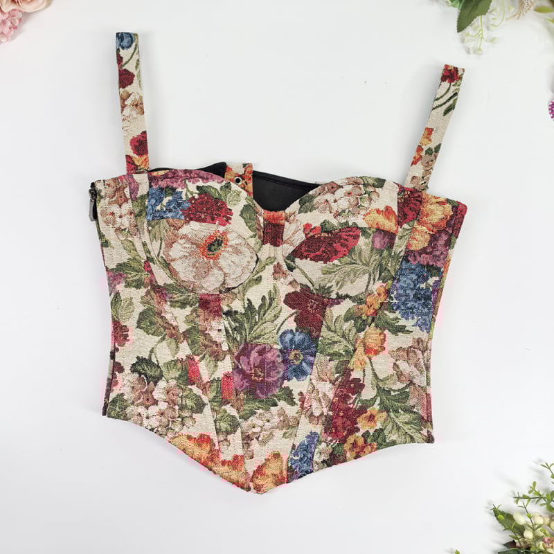 Корсет за оформяне на фигурата с рибени кости и връзки, бюстиеър с открити рамене и подвижни халтер презрамки, бродерия