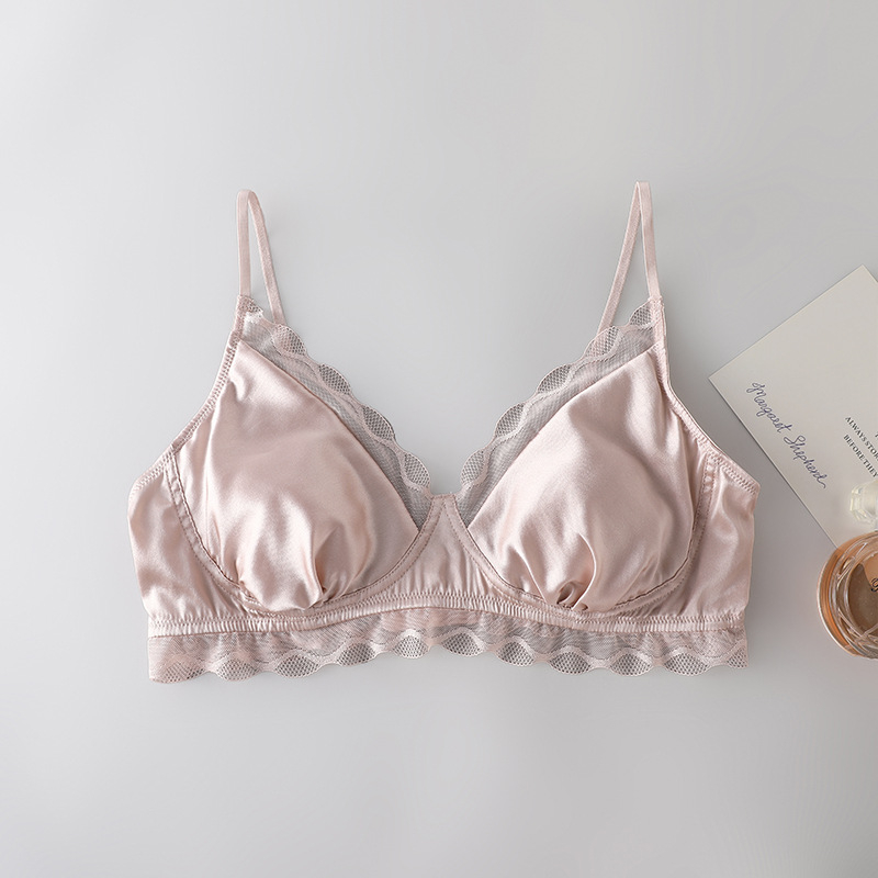 Donje rublje od Mulberry svile, prozračne trokutaste košarice s tankim oblikovnim uloškom, čipkasti rub, podstava od Mulberry svile, fiksni dvostruki naramenice