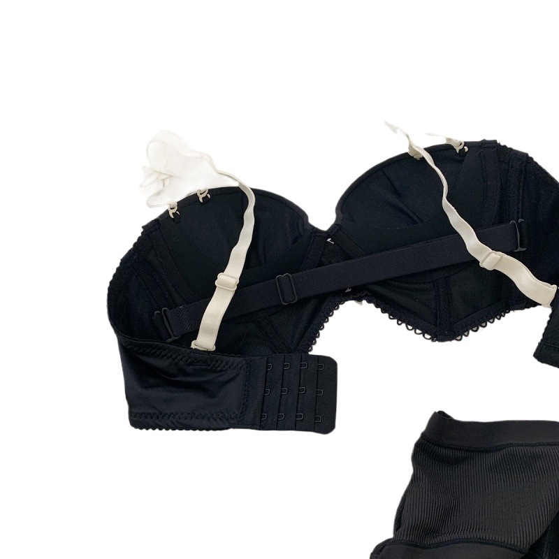 Set de sutien cu stil franțuzesc, cupe triunghiulare, cupe medii turnate, bretele fixe duble, efect push-up pentru un bust mic, fără componente metalice