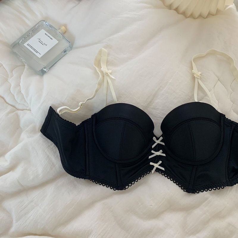 Set de sutien cu stil franțuzesc, cupe triunghiulare, cupe medii turnate, bretele fixe duble, efect push-up pentru un bust mic, fără componente metalice