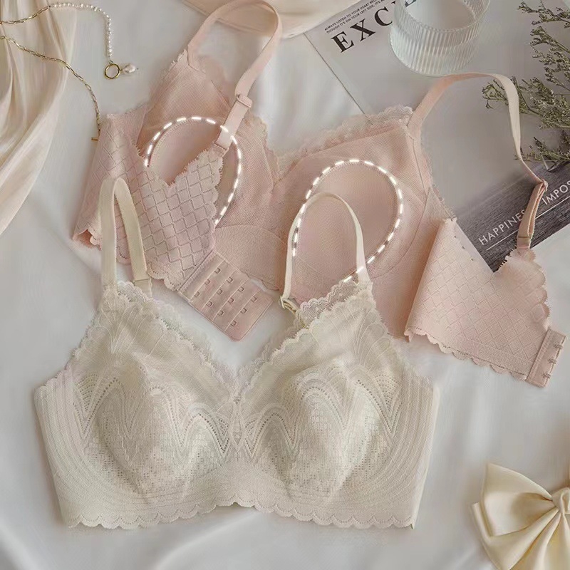 Sutien dantelă din nylon, cupe în formă de urechi de iePURE (Rabbit-Ear Cup), fără arc, cupe subțiri, bretele fixe duble, închidere spate cu trei rânduri de clipsuri