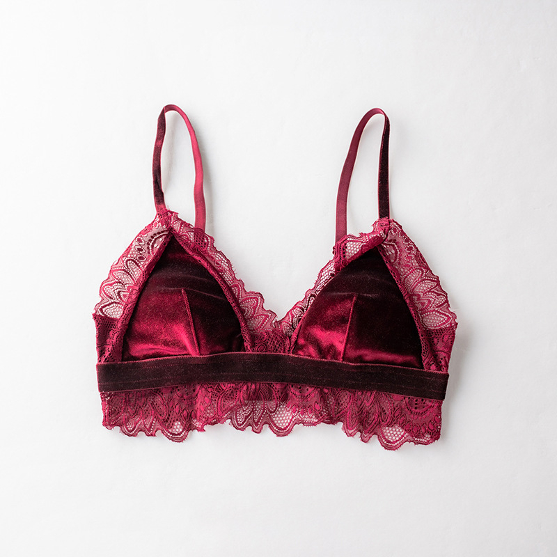 Sutien fără armături, cupe triunghiulare, căptușit cu mătase Mulberry, țesătură milk silk, 91% poliester, cupe modelate subțiri