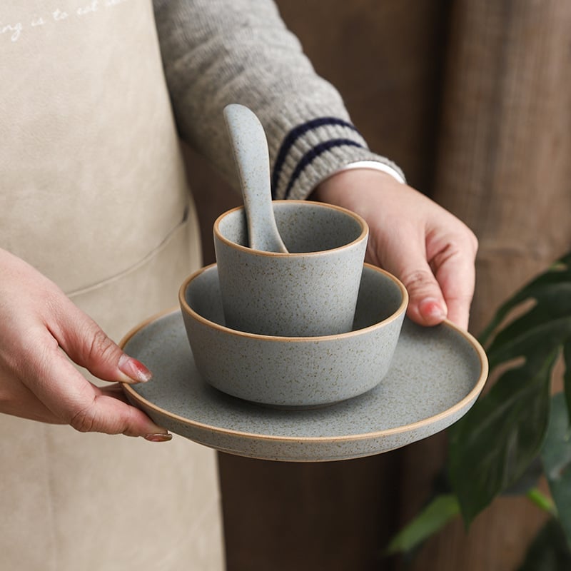 Jaapani stiilis nõudekomplekt koos kaussidega, lusikate, kruuside ja taldrikutega — keraamiline nõude komplekt alglazuurvärviga, retro luksuslik disain, mikrolaineohutu, ümmargune kuju, sobib hotellidele ja restoranidele