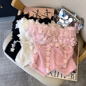 Ružičasti top s resicama i cvijećem, jednostrani kroj, bustier s kostima ribe