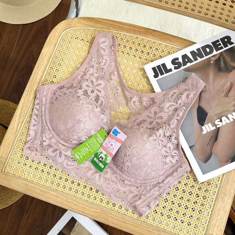 Vezeték nélküli alvó melltartó csipével, push-up hatás, 3/4 kosár, formázott kosár: felső része vékony, alsó része vastag, fix kettős vállpántok