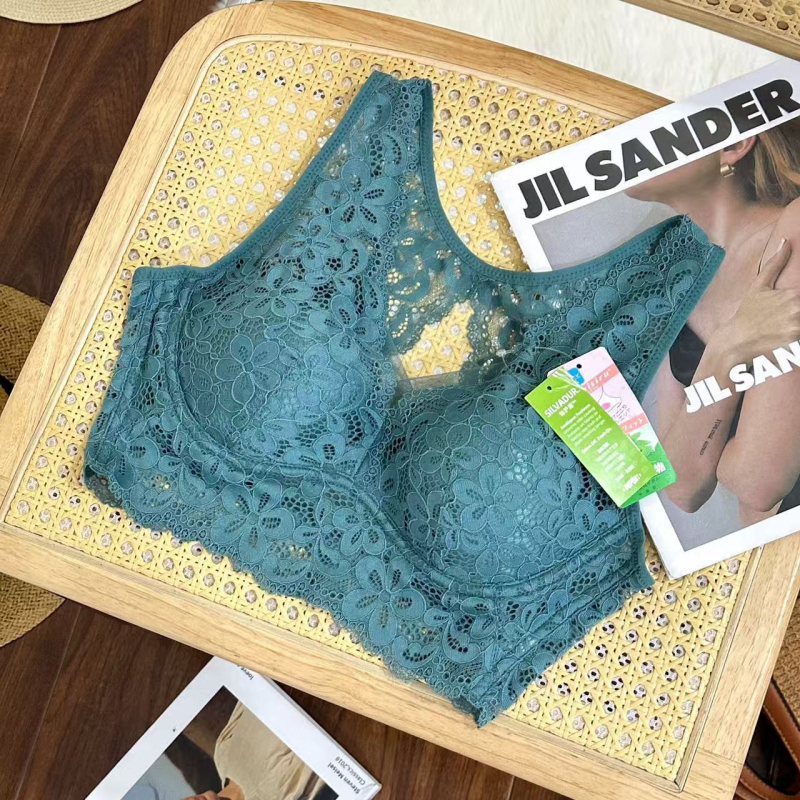 Vezeték nélküli alvó melltartó csipével, push-up hatás, 3/4 kosár, formázott kosár: felső része vékony, alsó része vastag, fix kettős vállpántok