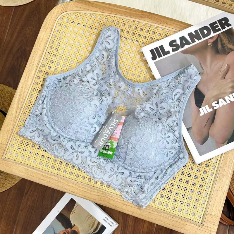 Vezeték nélküli alvó melltartó csipével, push-up hatás, 3/4 kosár, formázott kosár: felső része vékony, alsó része vastag, fix kettős vállpántok