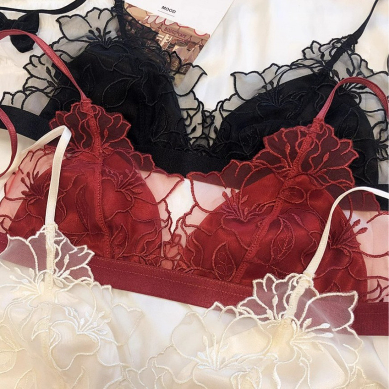 Čipkasti grudnjak s metalnom šinom, ultra-tanke oblikovane košarice 1/2, izrađena čipka, glavni materijal 80% poliester / podstava 80% spandex, fiksni naramenici, dvostruki stražnji kopča
