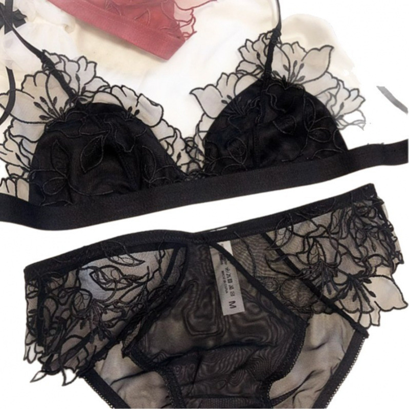 Čipkasti grudnjak s metalnom šinom, ultra-tanke oblikovane košarice 1/2, izrađena čipka, glavni materijal 80% poliester / podstava 80% spandex, fiksni naramenici, dvostruki stražnji kopča