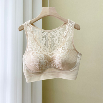 Plus dydžio liemenėlė su pilnomis kaušėmis, kvėpuojančiomis perforuotos kaušėmis, plonais formuojančiais kaušiais, fiksuotos dvigubos petnešos, medvilninis įdėklas