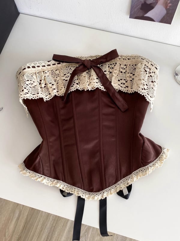 Csipkés horgolt korzet felső, fűzőzár, A-vonalú, levehető vállpántok, poliészter anyag