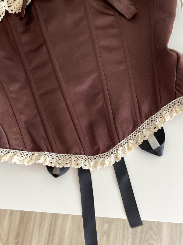 Csipkés horgolt korzet felső, fűzőzár, A-vonalú, levehető vállpántok, poliészter anyag