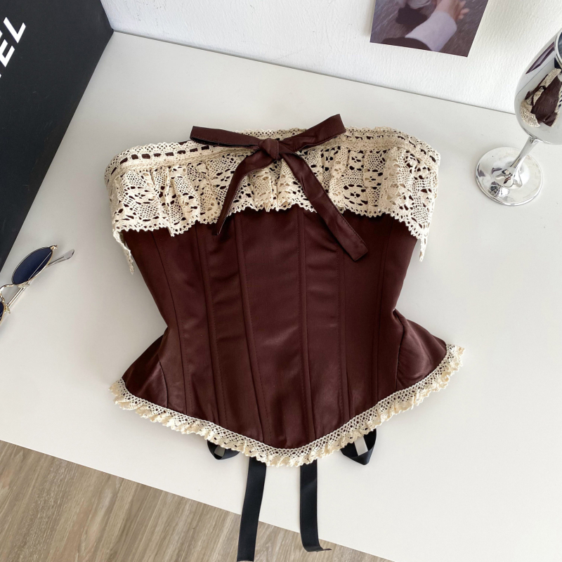 Csipkés horgolt korzet felső, fűzőzár, A-vonalú, levehető vállpántok, poliészter anyag