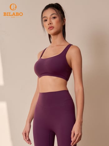 Moterų jogos sportinis liemenėlė su kryžminėmis pečių juostomis, pilnos formos kaušeliai, vidutiniškai formuojami kaušeliai, nailonas 80% / spandeksas 20%