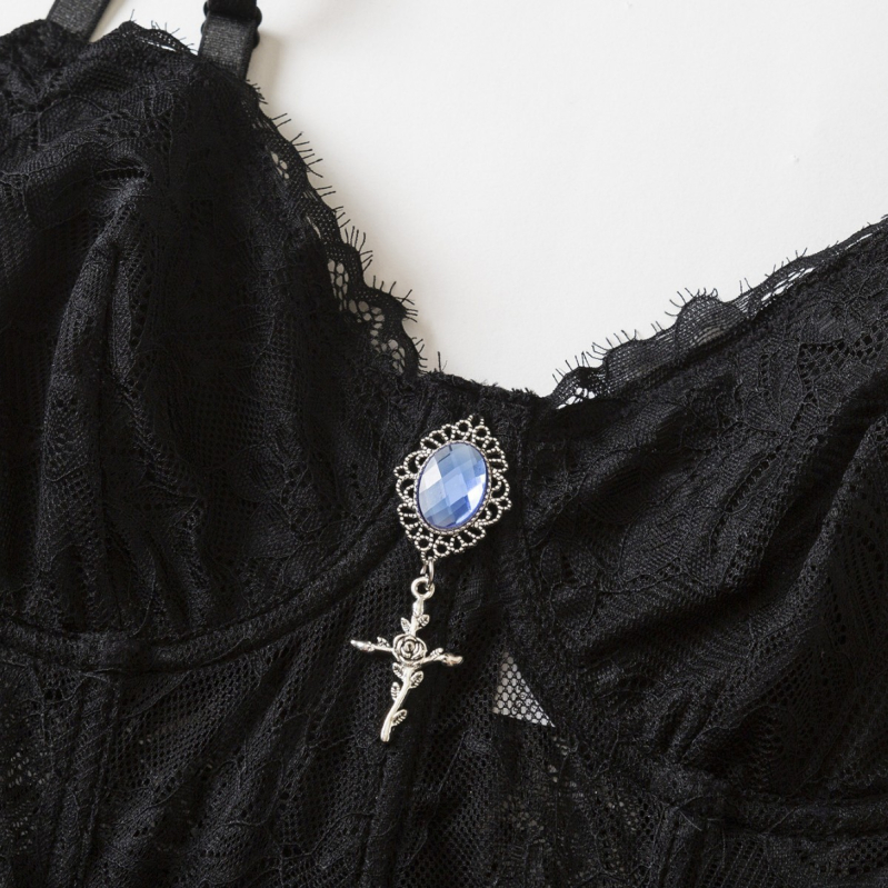 Дантелен потник с V-образно деколте, бродерия, панделка и метални украси с камъни, секси стил потник, тегло на плата 161–180 г/м²