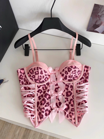 Top s leopard printom na ramena, ružna mašna, korset u struka s ribljom košticom